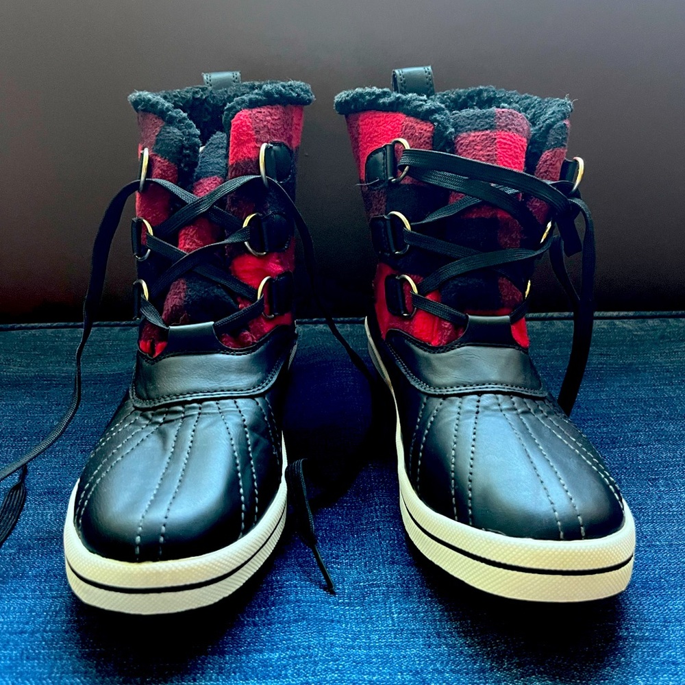 Madden Girl plaid winter boots size 9.5